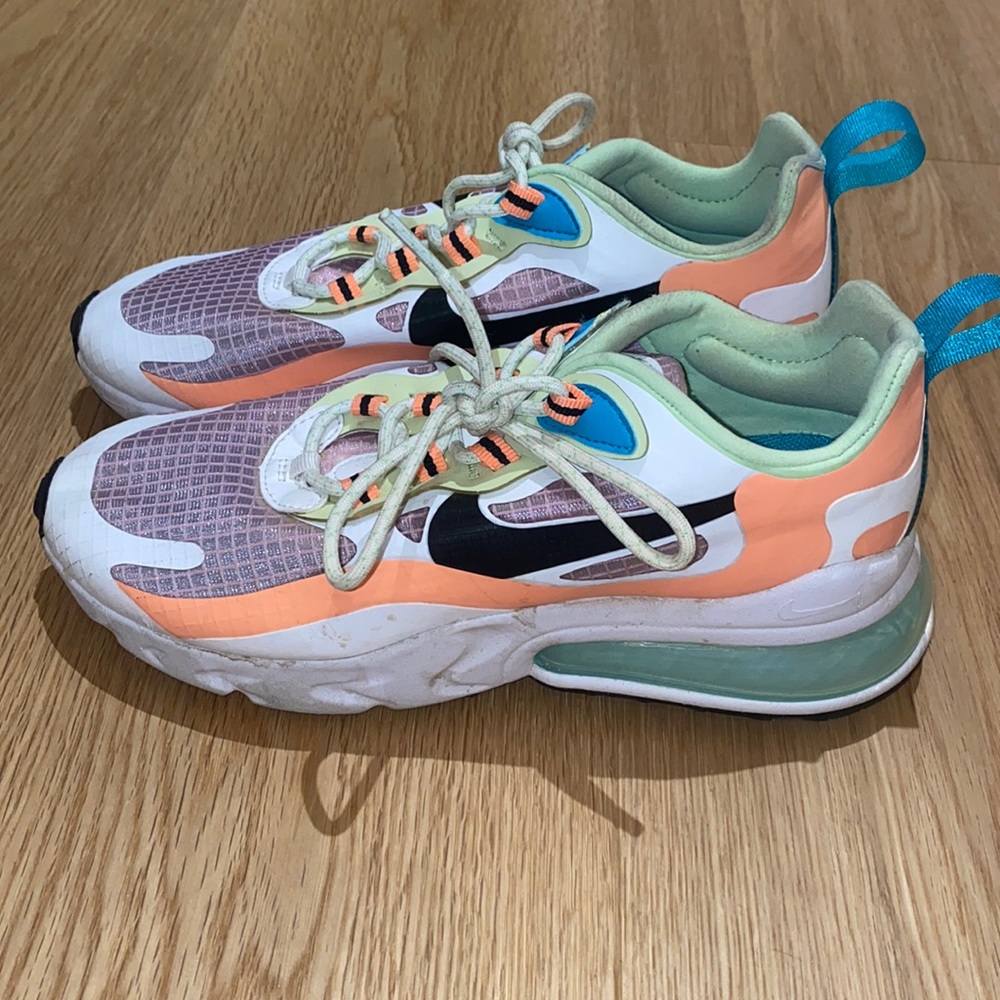 Barely worn Nike sneakers